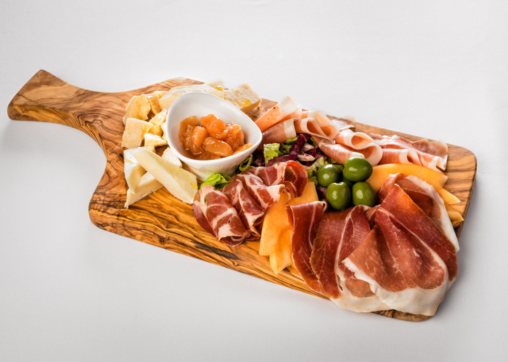 Quale tagliere per i salumi?